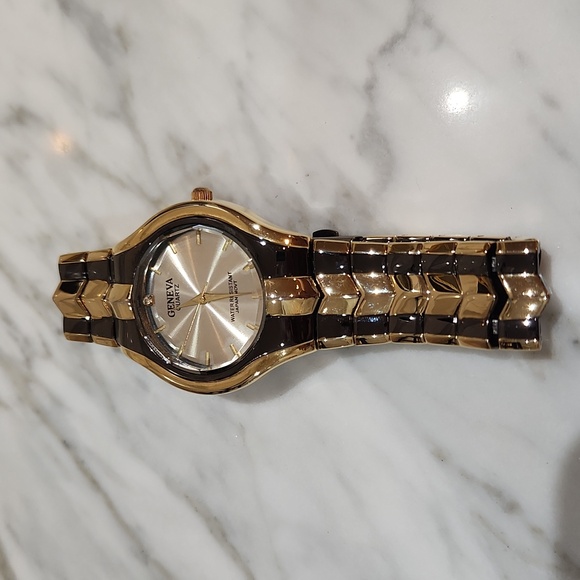 Geneva gold women's watch - Picture 10 of 12